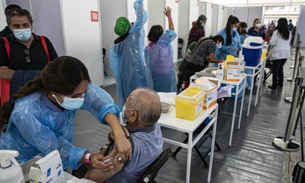 Η Χιλή δώρισε 40.000 δόσεις εμβολίων σε Ισημερινό και Παραγουάη